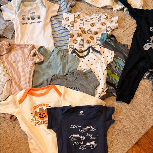 Mixed Clothing Bundle - Picture 7 of 11